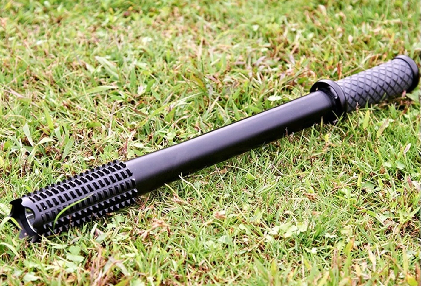 Batte Matraque Baton 44cm + Lampe Torche LED 3 Batte Matraque Baton 44cm + Lampe Torche LED – Image 3